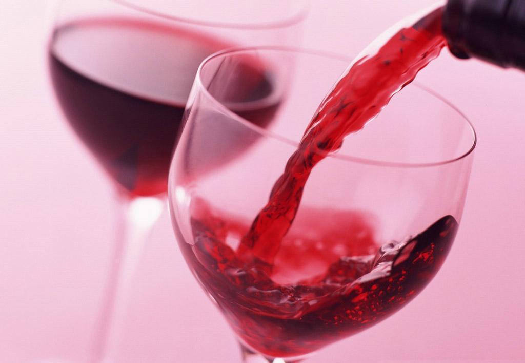 红酒比其他类型的酒水更能带来益处？